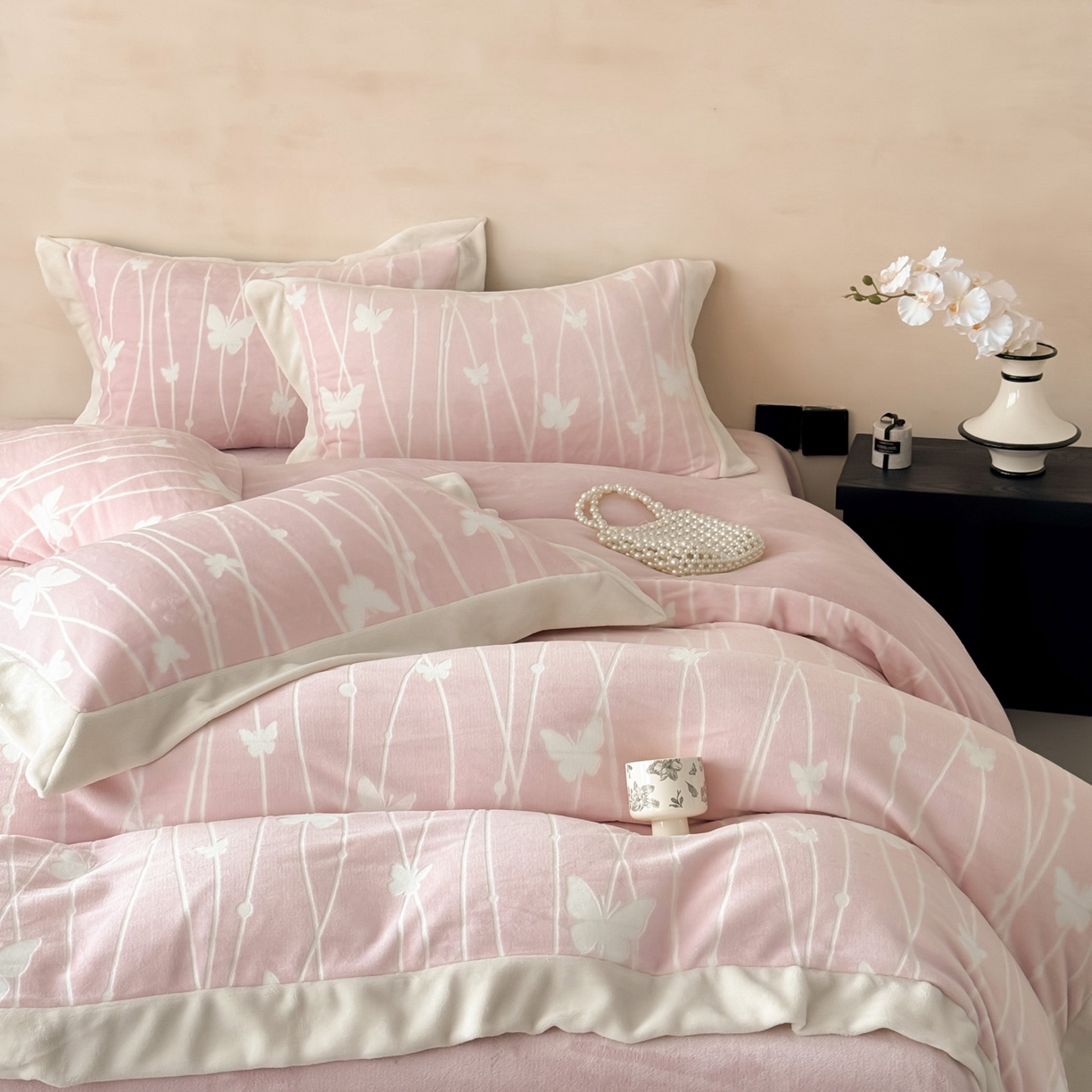 91家纺网 家纺一手货源 找家纺 （总）若未家居 LOVEWE HOUSE 2025新款250克全消光数码印花和雕花大宽边全消光牛奶绒四件套-蝴蝶-薇薇安