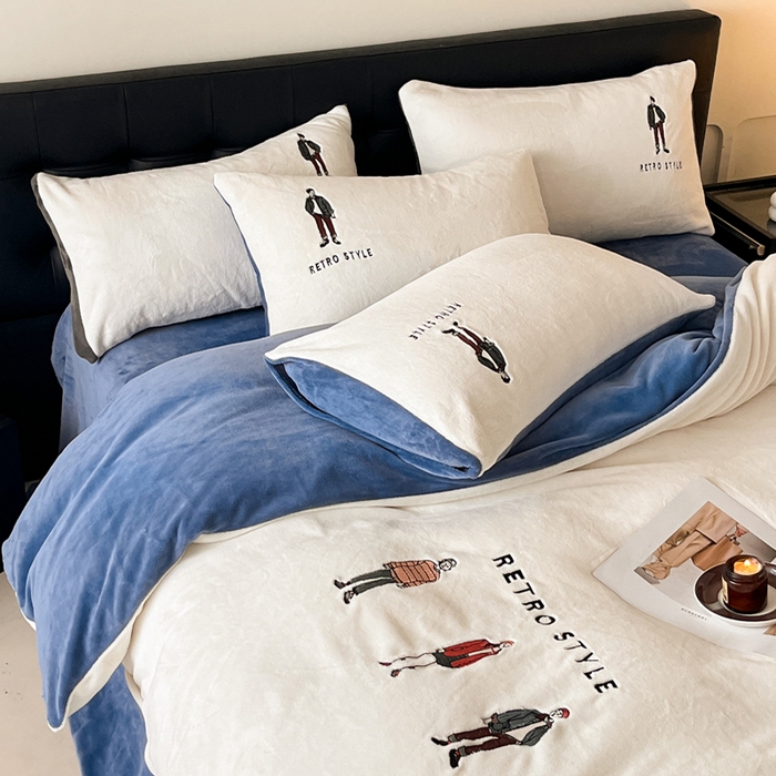 91家纺网 家纺一手货源 找家纺 ONE TWO ONE 121 新品【牛奶绒刺绣四件套】2025毛毯被子四件套单件床单被套床笠珊瑚绒牛奶绒冬被法兰绒兔毛绒男孩Boy Boy-雾霾蓝