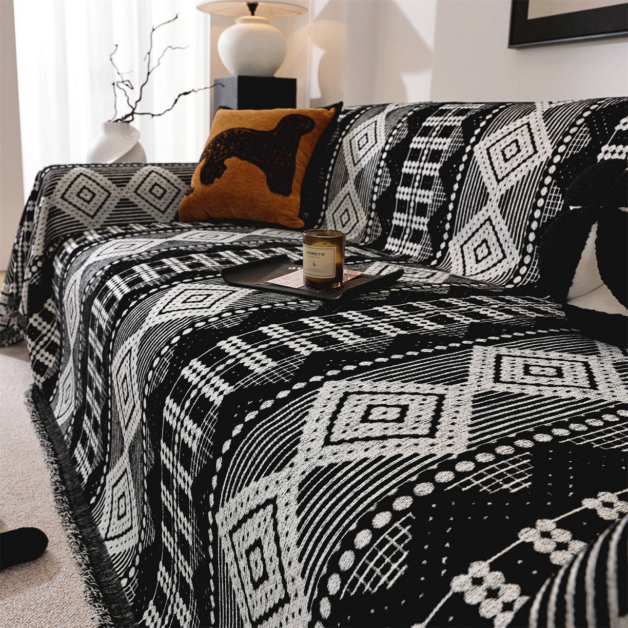 91家纺网 家纺一手货源 找家纺 共鸣沙发垫 2025新款亲肤舒适雪尼尔玉兰黑色沙发巾 东方音律黑色 180x230cm沙发巾