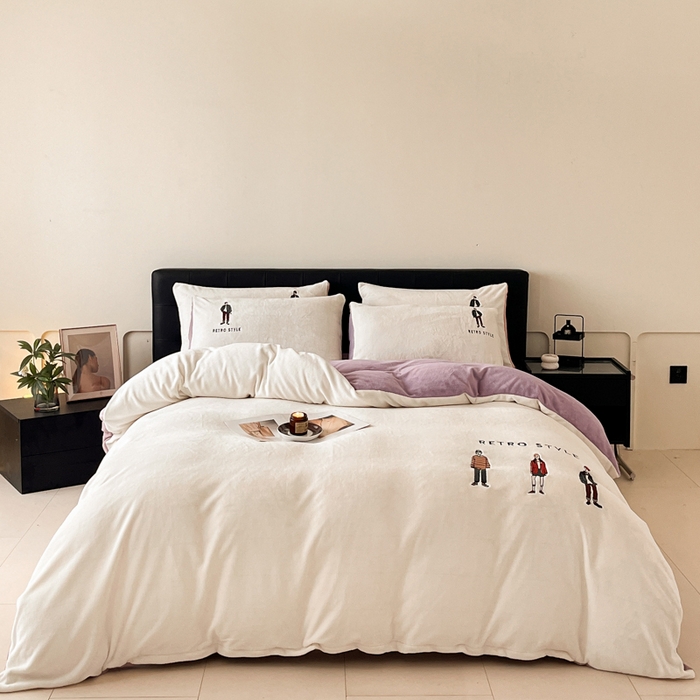 91家纺网 家纺一手货源 找家纺 ONE TWO ONE 121 新品【牛奶绒刺绣四件套】2025毛毯被子四件套单件床单被套床笠珊瑚绒牛奶绒冬被法兰绒兔毛绒男孩Boy Boy-烟紫