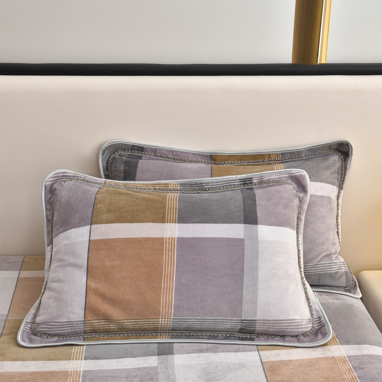 91家纺网 家纺一手货源 找家纺 橘姿家纺 2025新款9-10斤牛奶绒四件套金貂绒四件套 格韵