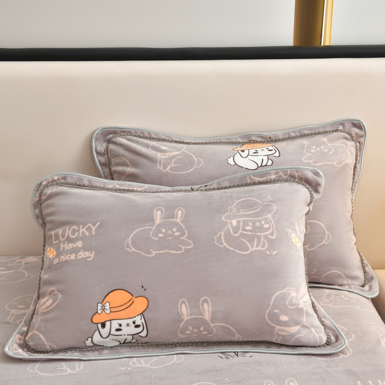 91家纺网 家纺一手货源 找家纺 橘姿家纺 2025新款9-10斤牛奶绒四件套金貂绒四件套 快乐时光