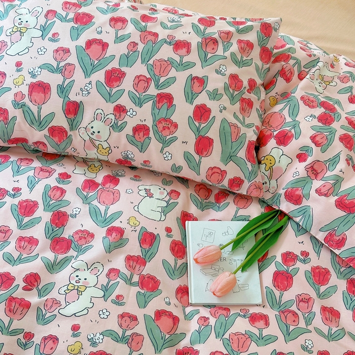 91家纺网 家纺一手货源 找家纺 梵克保罗 2025春夏新款全棉小清新卡通碎花学生季系列三件套四件套 月野