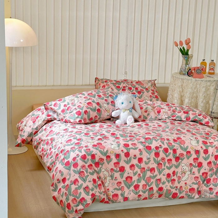 91家纺网 家纺一手货源 找家纺 梵克保罗 2025春夏新款全棉小清新卡通碎花学生季系列三件套四件套 月野