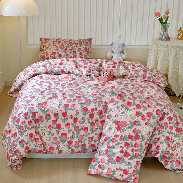 91家纺网 家纺一手货源 找家纺 梵克保罗 2025春夏新款全棉小清新卡通碎花学生季系列三件套四件套 月野