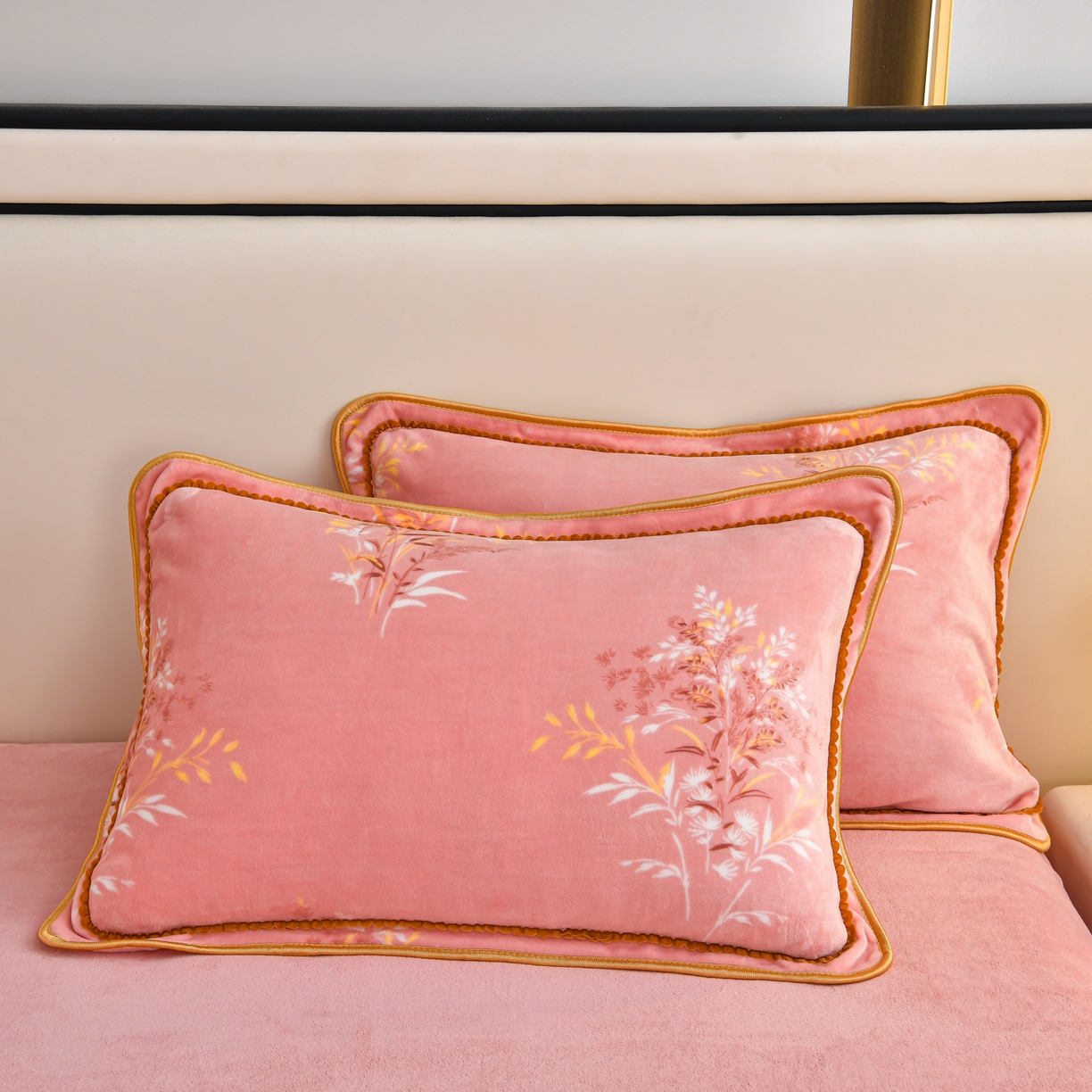 91家纺网 家纺一手货源 找家纺 橘姿家纺 2025新款9-10斤牛奶绒四件套金貂绒四件套 秋意