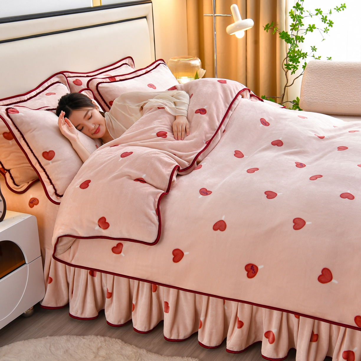 91家纺网 家纺一手货源 找家纺 橘姿家纺 2025新款9-10斤牛奶绒四件套金貂绒四件套 时尚爱心