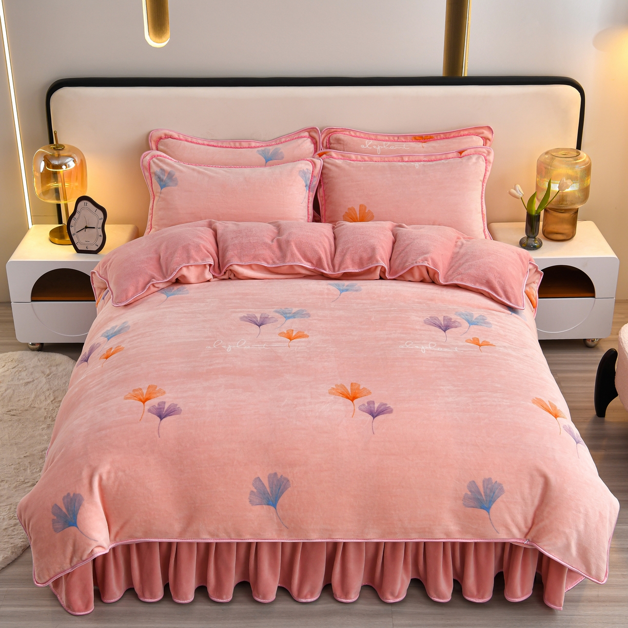 91家纺网 家纺一手货源 找家纺 橘姿家纺 2025新款9-10斤牛奶绒四件套金貂绒四件套 杏花微雨粉