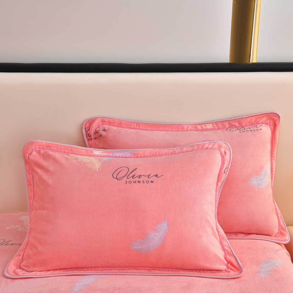 91家纺网 家纺一手货源 找家纺 橘姿家纺 2025新款9-10斤牛奶绒四件套金貂绒四件套 羽毛粉