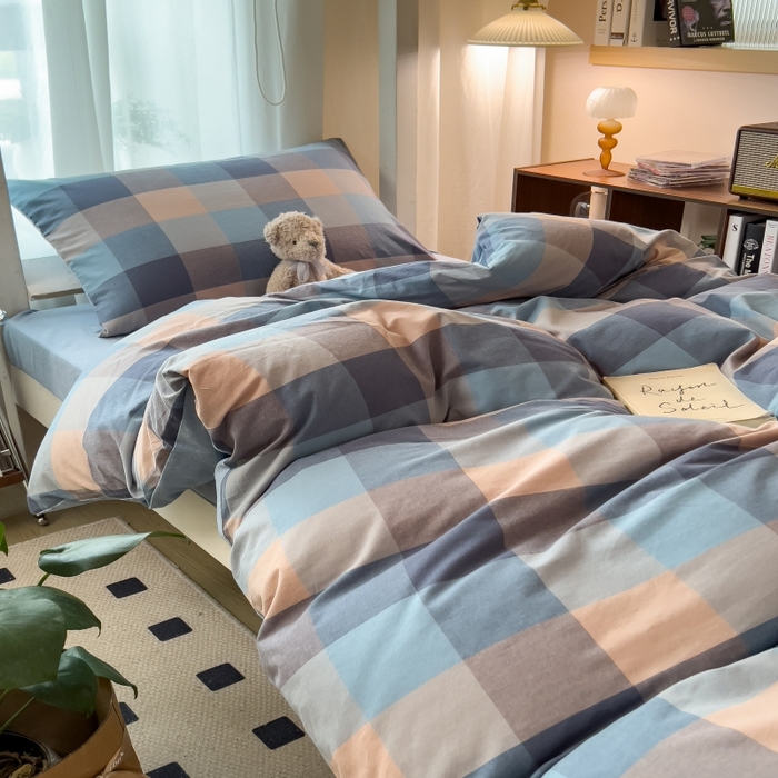 91家纺网 家纺一手货源 找家纺 梵克保罗 2025春夏新品无印风水洗棉学生六件套大礼包三件套枕套被套床单被芯床垫枕芯学生季 炫彩蓝格