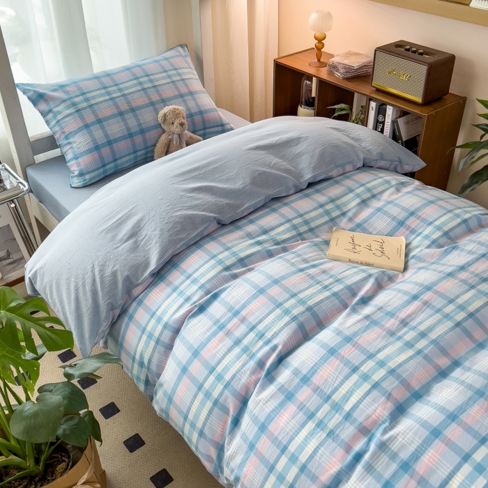 91家纺网 家纺一手货源 找家纺 梵克保罗 2025春夏新品无印风水洗棉学生六件套大礼包三件套枕套被套床单被芯床垫枕芯学生季 英伦蓝