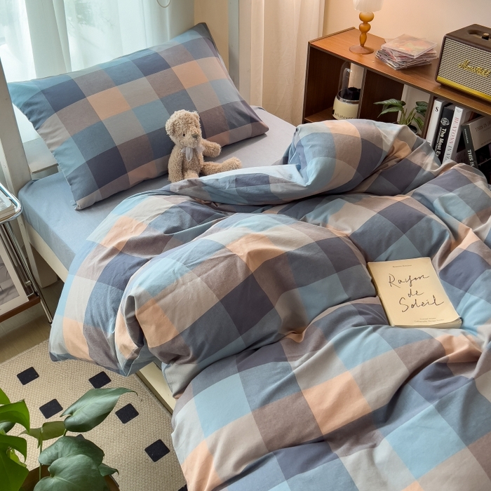 91家纺网 家纺一手货源 找家纺 梵克保罗 2025春夏新品无印风水洗棉学生六件套大礼包三件套枕套被套床单被芯床垫枕芯学生季 炫彩蓝格