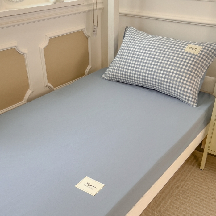 91家纺网 家纺一手货源 找家纺 梵克保罗 2025春夏新品无印风水洗棉学生六件套大礼包三件套枕套被套床单被芯床垫枕芯学生季 天蓝小格