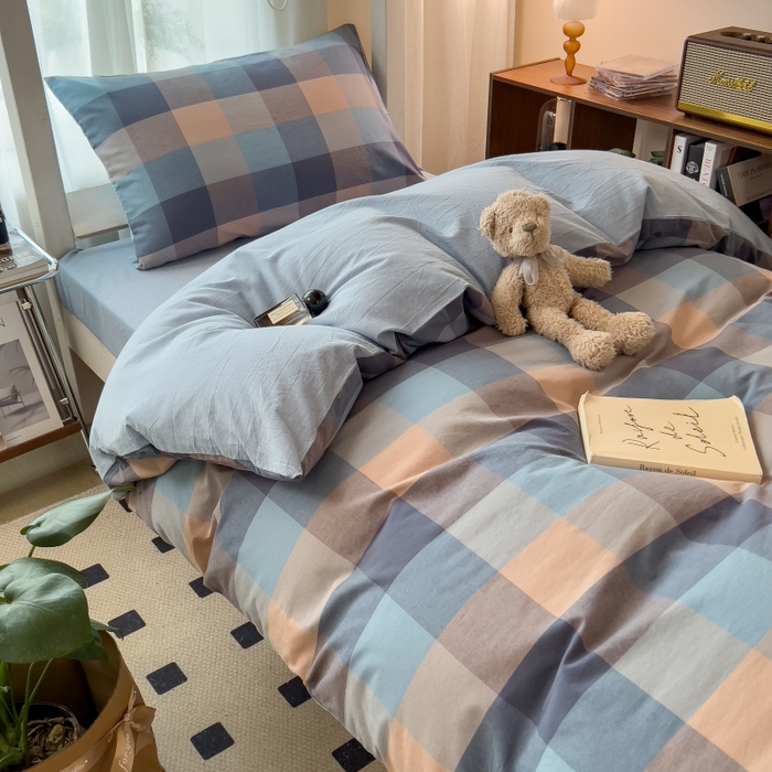 91家纺网 家纺一手货源 找家纺 梵克保罗 2025春夏新品无印风水洗棉学生六件套大礼包三件套枕套被套床单被芯床垫枕芯学生季 炫彩蓝格