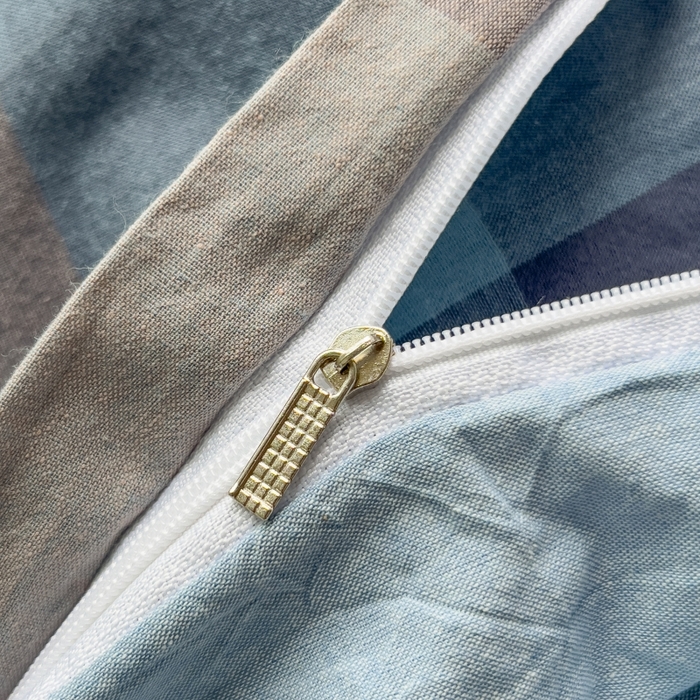 91家纺网 家纺一手货源 找家纺 梵克保罗 2025春夏新品无印风水洗棉学生六件套大礼包三件套枕套被套床单被芯床垫枕芯学生季 炫彩蓝格