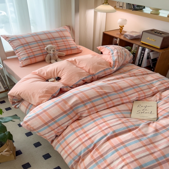 91家纺网 家纺一手货源 找家纺 梵克保罗 2025春夏新品无印风水洗棉学生六件套大礼包三件套枕套被套床单被芯床垫枕芯学生季 英伦粉