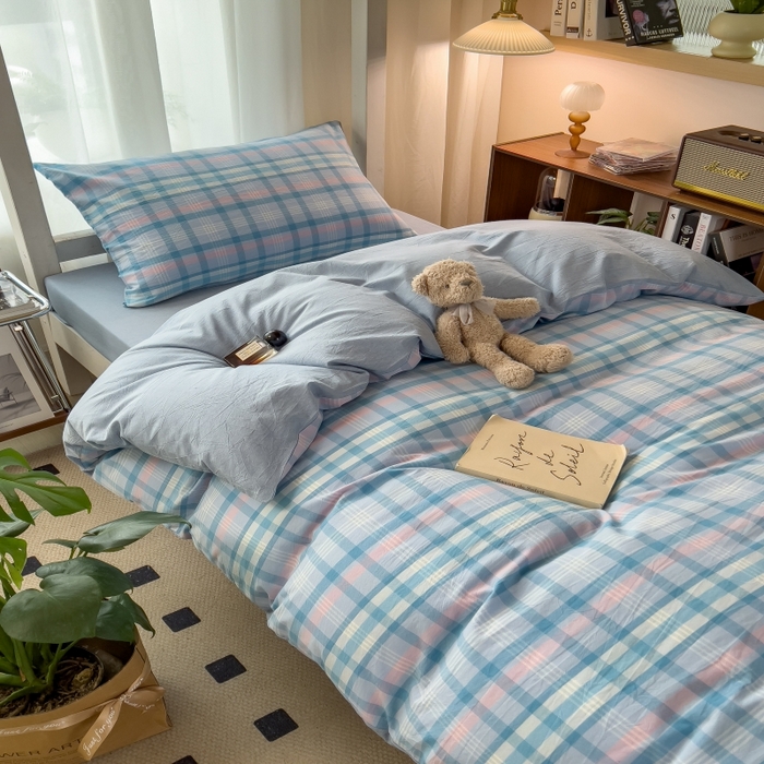 91家纺网 家纺一手货源 找家纺 梵克保罗 2025春夏新品无印风水洗棉学生六件套大礼包三件套枕套被套床单被芯床垫枕芯学生季 英伦蓝