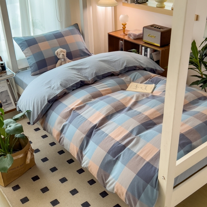 91家纺网 家纺一手货源 找家纺 梵克保罗 2025春夏新品无印风水洗棉学生六件套大礼包三件套枕套被套床单被芯床垫枕芯学生季 炫彩蓝格