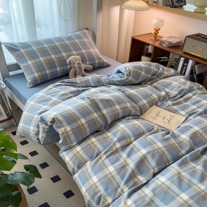 91家纺网 家纺一手货源 找家纺 梵克保罗 2025春夏新品无印风水洗棉学生六件套大礼包三件套枕套被套床单被芯床垫枕芯学生季 天蓝中格