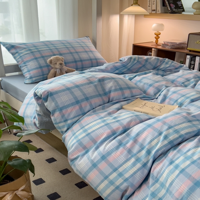 91家纺网 家纺一手货源 找家纺 梵克保罗 2025春夏新品无印风水洗棉学生六件套大礼包三件套枕套被套床单被芯床垫枕芯学生季 英伦蓝