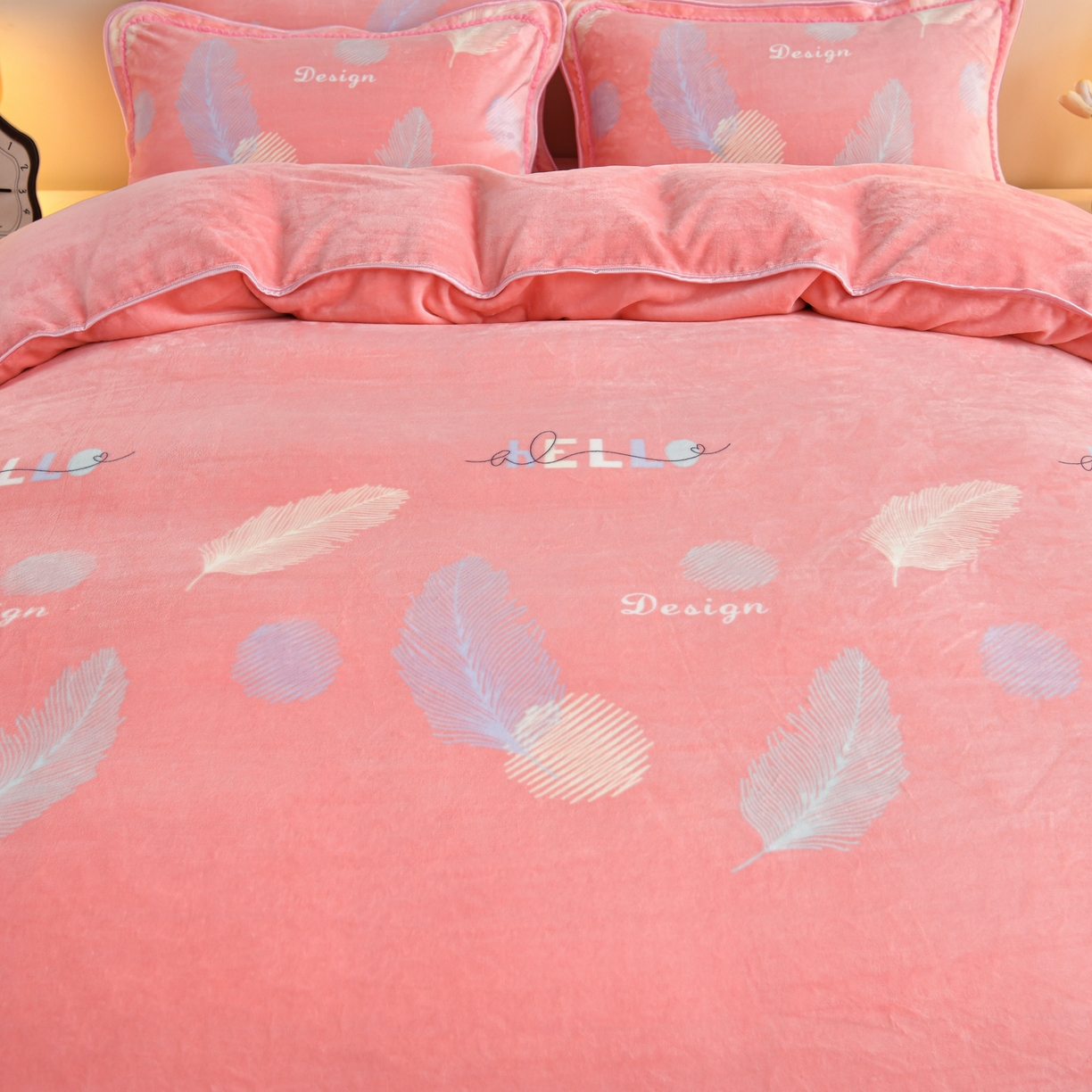 91家纺网 家纺一手货源 找家纺 橘姿家纺 2025新款9-10斤牛奶绒四件套金貂绒四件套 羽之恋