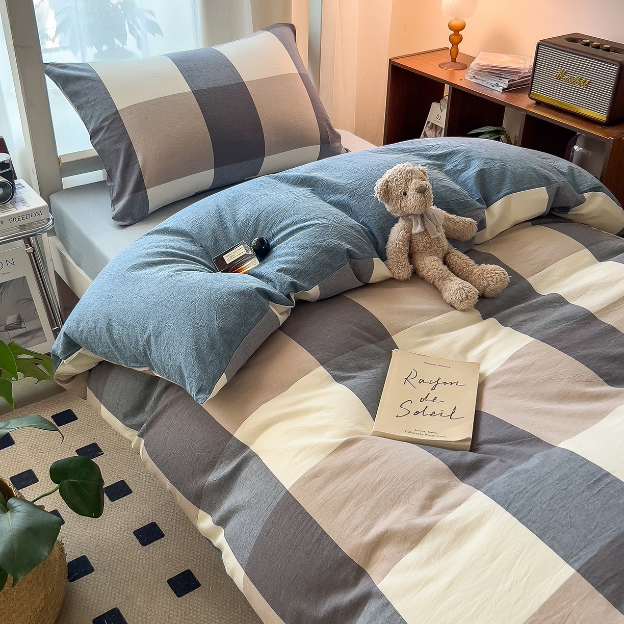 91家纺网 家纺一手货源 找家纺 梵克保罗 2025春夏新品无印风水洗棉学生六件套大礼包三件套枕套被套床单被芯床垫枕芯学生季 深蓝大格