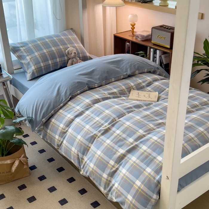 91家纺网 家纺一手货源 找家纺 梵克保罗 2025春夏新品无印风水洗棉学生六件套大礼包三件套枕套被套床单被芯床垫枕芯学生季 天蓝中格