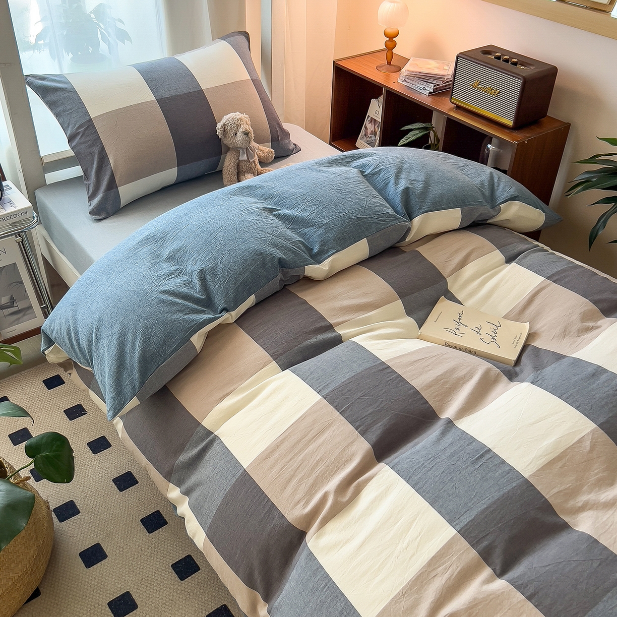 91家纺网 家纺一手货源 找家纺 梵克保罗 2025春夏新品无印风水洗棉学生六件套大礼包三件套枕套被套床单被芯床垫枕芯学生季 深蓝大格