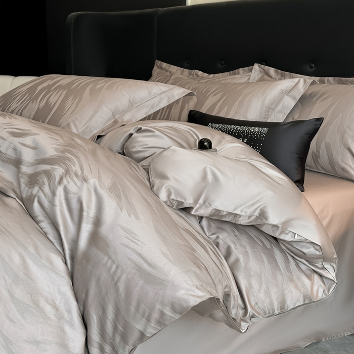 91家纺网 家纺一手货源 找家纺 梵克保罗 2025春夏新品50S长绒棉轻奢提花四件套 轻纱-褐