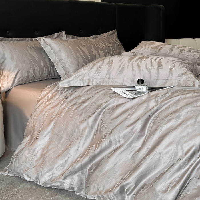 91家纺网 家纺一手货源 找家纺 梵克保罗 2025春夏新品50S长绒棉轻奢提花四件套 轻纱-褐