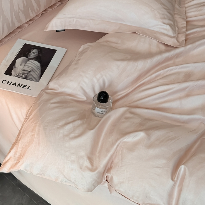 91家纺网 家纺一手货源 找家纺 梵克保罗 2025春夏新品50S长绒棉轻奢提花四件套 轻纱-粉