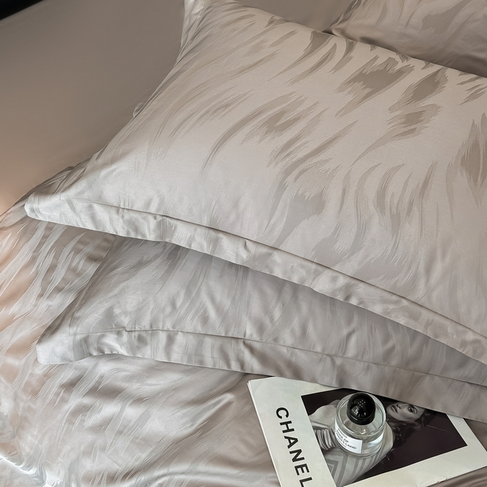 91家纺网 家纺一手货源 找家纺 梵克保罗 2025春夏新品50S长绒棉轻奢提花四件套 轻纱-褐