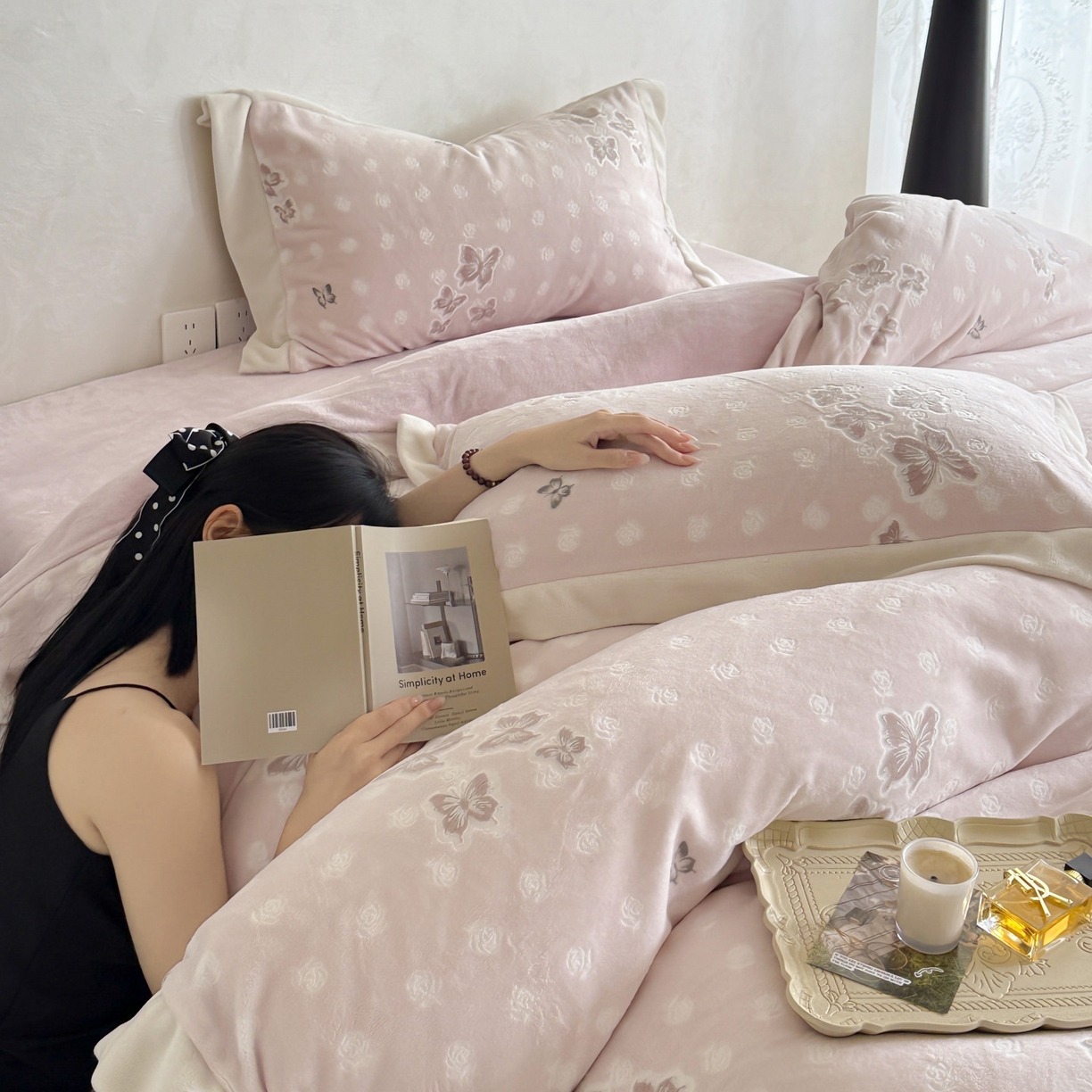 91家纺网 家纺一手货源 找家纺 若未家居 LOVEWE HOUSE 2025新款250克全消光数码印花和雕花撞色宽边全消光牛奶绒四件套-梦蝶 梦蝶-粉