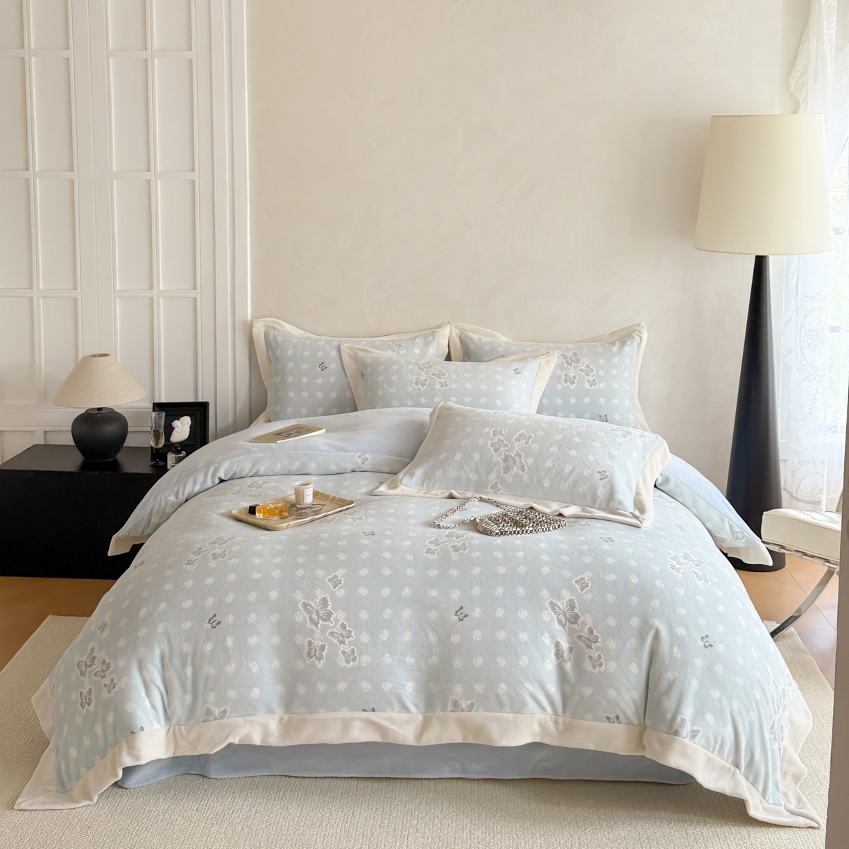 91家纺网 家纺一手货源 找家纺 若未家居 LOVEWE HOUSE 2025新款250克全消光数码印花和雕花撞色宽边全消光牛奶绒四件套-梦蝶 梦蝶-蓝