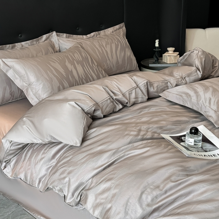 91家纺网 家纺一手货源 找家纺 梵克保罗 2025春夏新品50S长绒棉轻奢提花四件套 轻纱-褐