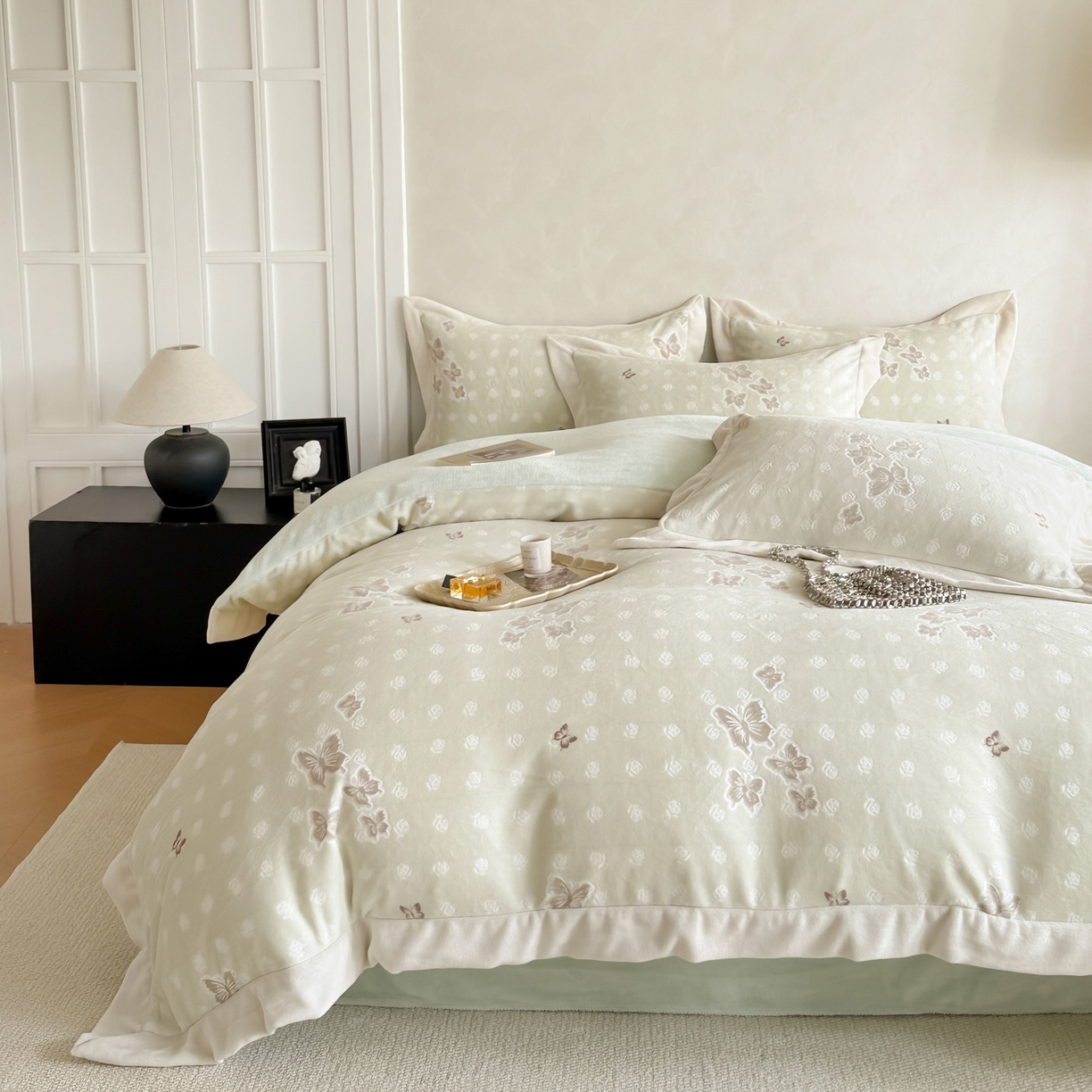 91家纺网 家纺一手货源 找家纺 若未家居 LOVEWE HOUSE 2025新款250克全消光数码印花和雕花撞色宽边全消光牛奶绒四件套-梦蝶 梦蝶-绿