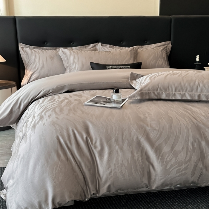 91家纺网 家纺一手货源 找家纺 梵克保罗 2025春夏新品50S长绒棉轻奢提花四件套 轻纱-褐