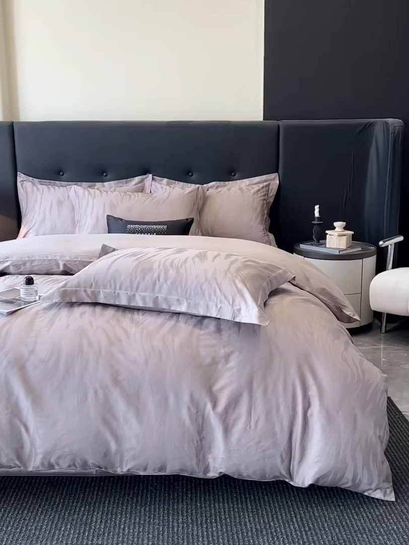 91家纺网 家纺一手货源 找家纺 梵克保罗 2025春夏新品50S长绒棉轻奢提花四件套 轻纱-褐