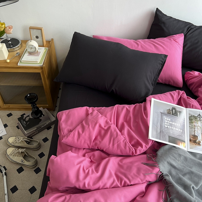 91家纺网 家纺一手货源 找家纺 梵克保罗 2025新款ins风小红书同款纯色双拼水洗棉四件套学生三件套亲肤加厚磨毛四件套混搭系列-单被套单枕套 混搭-树莓粉黑