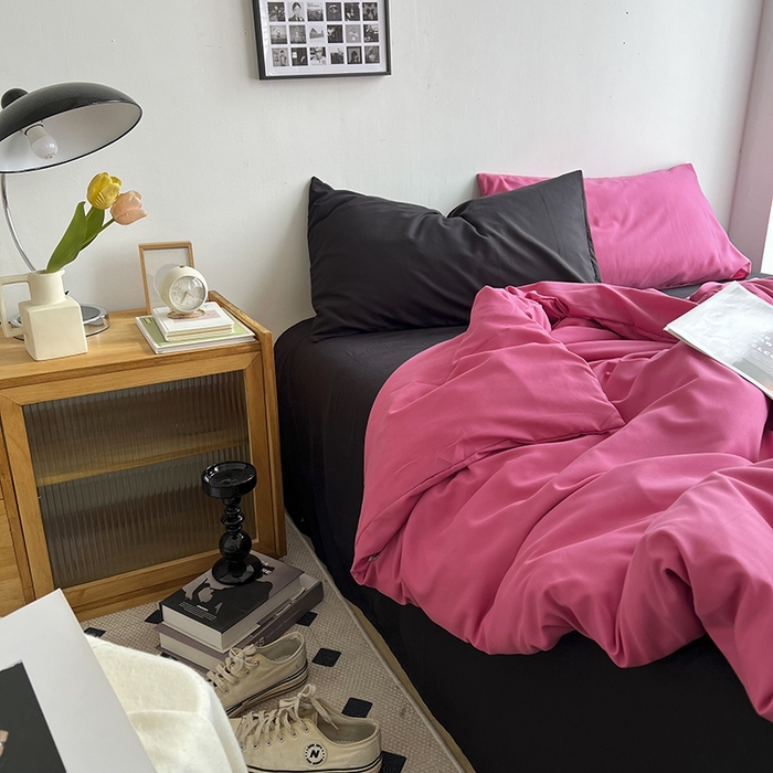 91家纺网 家纺一手货源 找家纺 梵克保罗 2025新款ins风小红书同款纯色双拼水洗棉四件套学生三件套亲肤加厚磨毛四件套混搭系列-单被套单枕套 混搭-树莓粉黑