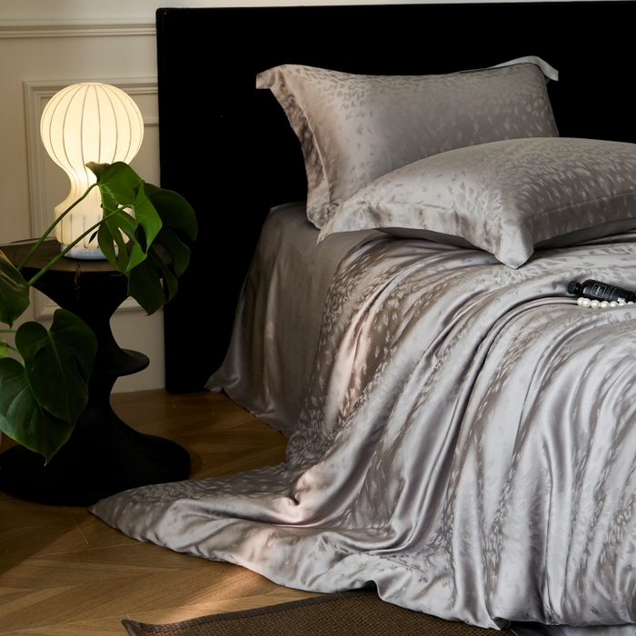 91家纺网 家纺一手货源 找家纺 梵克保罗 2025春夏新款新款纯色LF兰精天丝莱赛尔四件套 豹纹灰