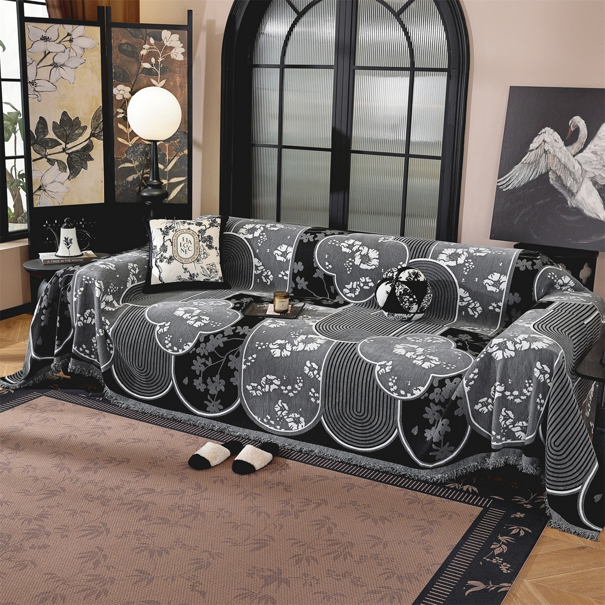 91家纺网 家纺一手货源 找家纺 共鸣沙发垫 2025新款亲肤舒适雪尼尔玉兰黑色沙发巾 秋与黑色 180x260cm沙发巾