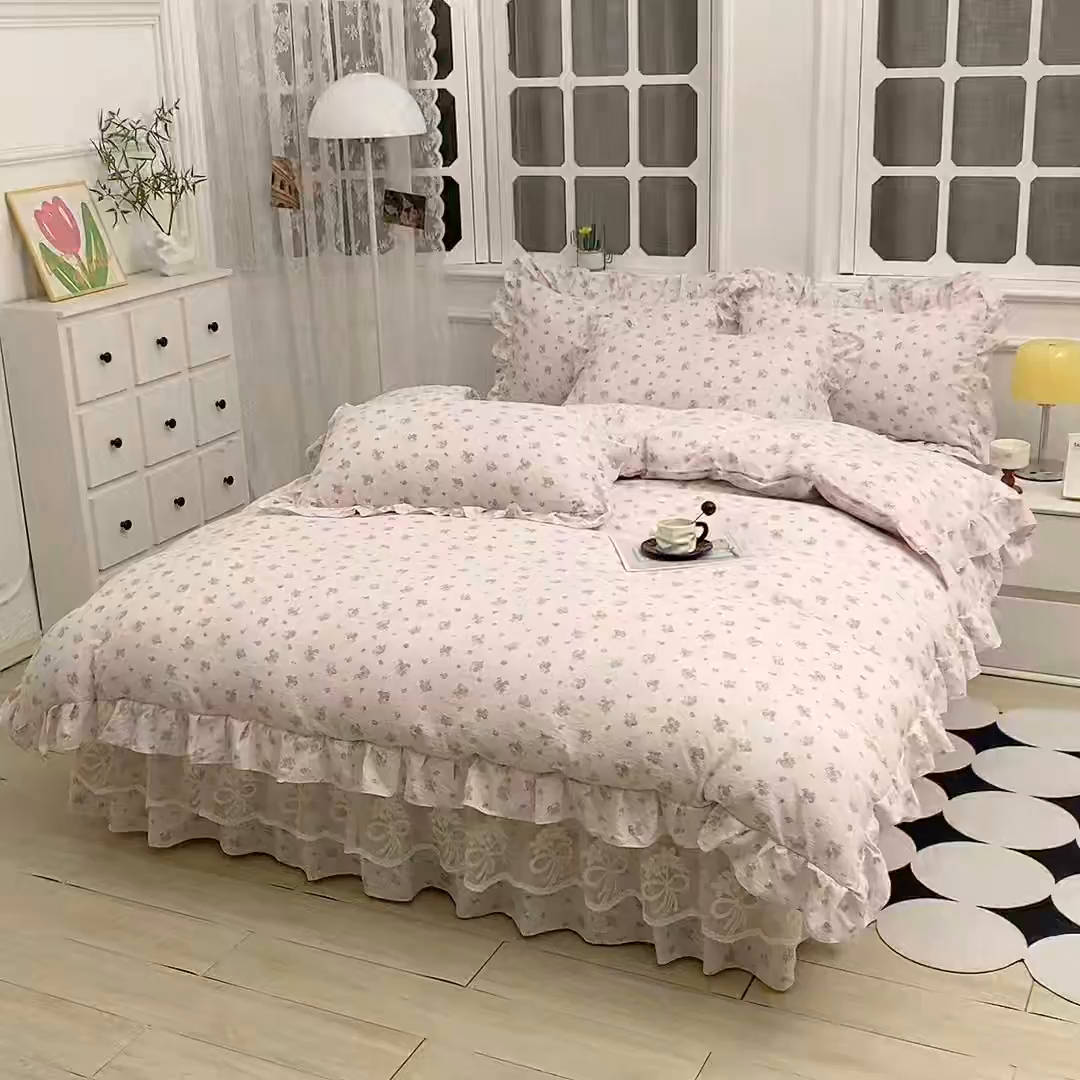 91家纺网 家纺一手货源 找家纺 梵克保罗 2025新款双层纱蕾丝花边床裙四件套 相思-樱桃红