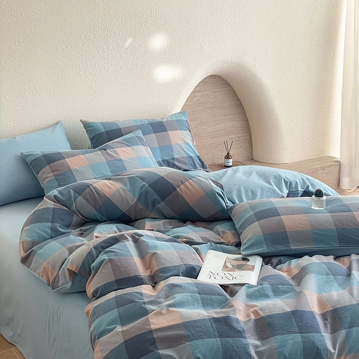 91家纺网 家纺一手货源 找家纺 梵克保罗 2025新款无印风四件套系列 炫彩蓝格-床单款