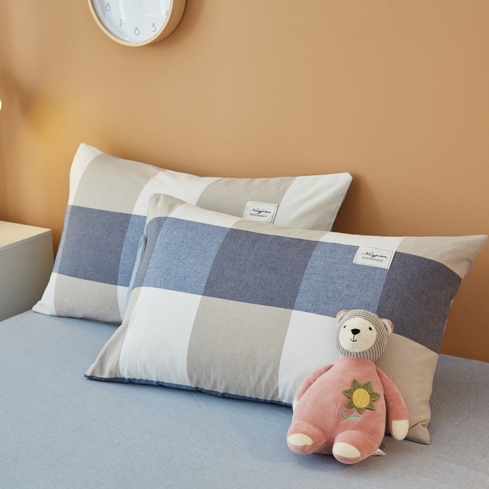 91家纺网 家纺一手货源 找家纺 梵克保罗 2025新款无印风四件套系列 深蓝大格-床笠款