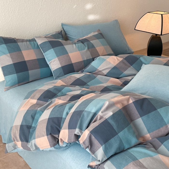 91家纺网 家纺一手货源 找家纺 梵克保罗 2025新款无印风四件套系列 炫彩蓝格-床单款