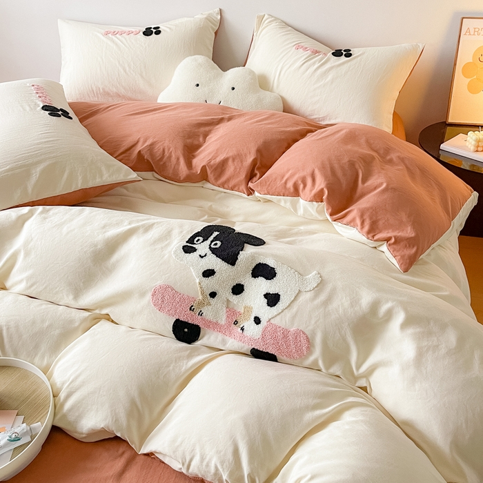 91家纺网 家纺一手货源 找家纺 梵克保罗 2025新款卡通水洗棉毛巾绣四件套 滑板狗-米白配咖