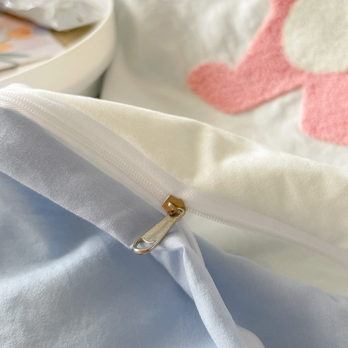 91家纺网 家纺一手货源 找家纺 梵克保罗 2025新款卡通水洗棉毛巾绣四件套 彩虹龙-米白配浅蓝