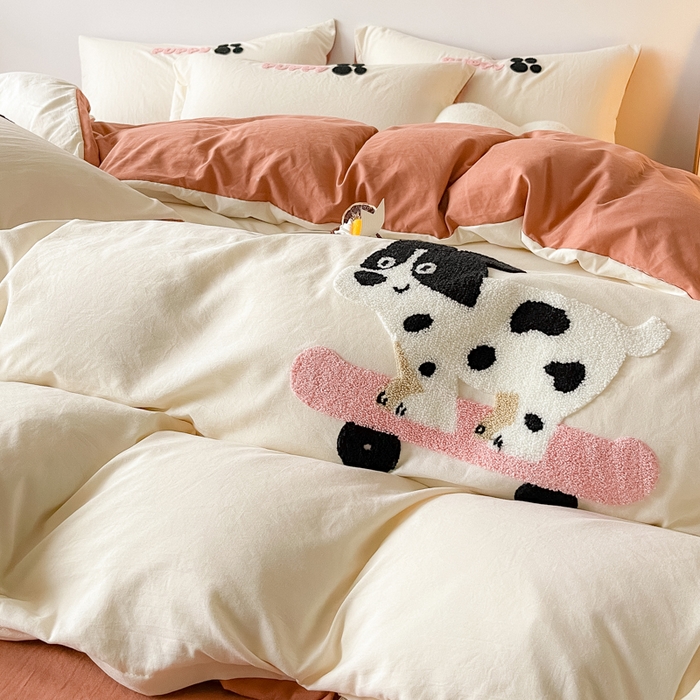 91家纺网 家纺一手货源 找家纺 梵克保罗 2025新款卡通水洗棉毛巾绣四件套 滑板狗-米白配咖