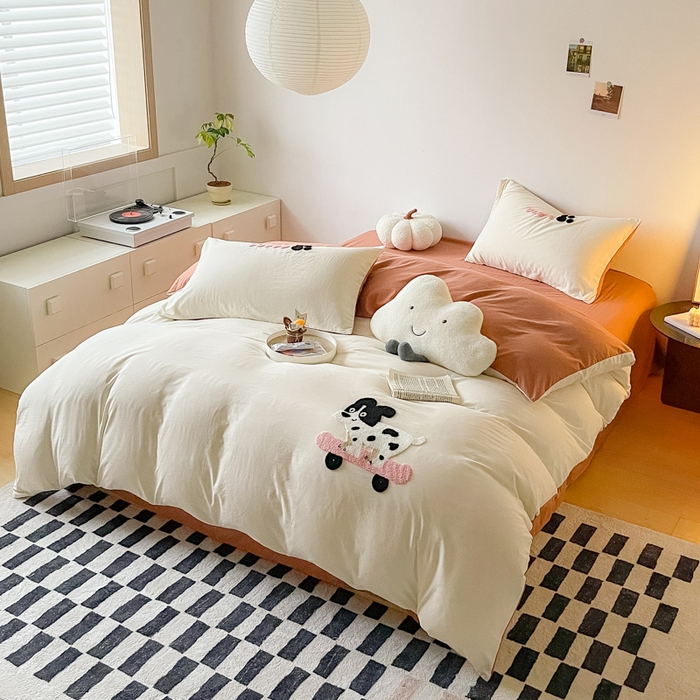 91家纺网 家纺一手货源 找家纺 梵克保罗 2025新款卡通水洗棉毛巾绣四件套 滑板狗-米白配咖